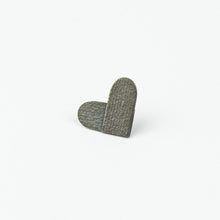 'Heart' pin (black)